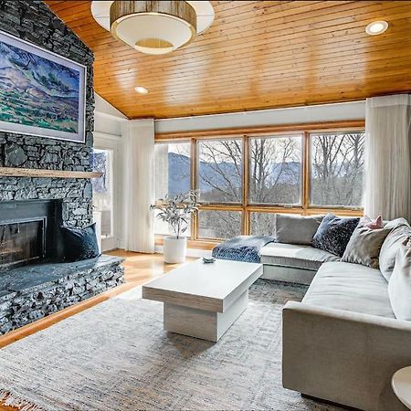 Lux Retro Getaway W/ Ober & Smoky Mtn Views! Villa Gatlinburg Ngoại thất bức ảnh