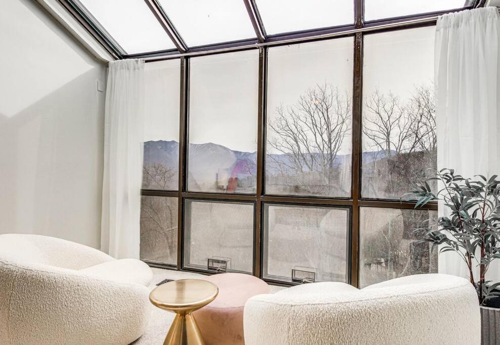 Lux Retro Getaway W/ Ober & Smoky Mtn Views! Villa Gatlinburg Ngoại thất bức ảnh