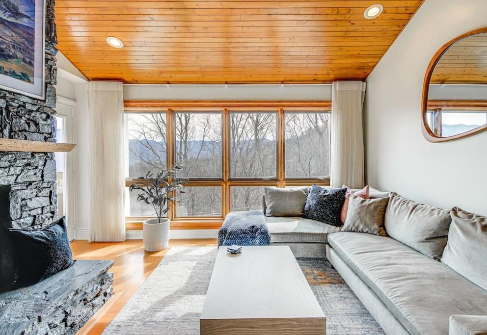 Lux Retro Getaway W/ Ober & Smoky Mtn Views! Villa Gatlinburg Ngoại thất bức ảnh