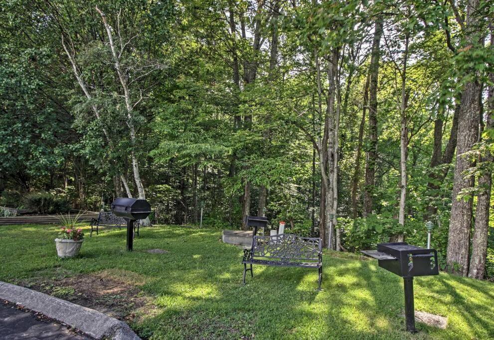 Lux Retro Getaway W/ Ober & Smoky Mtn Views! Villa Gatlinburg Ngoại thất bức ảnh