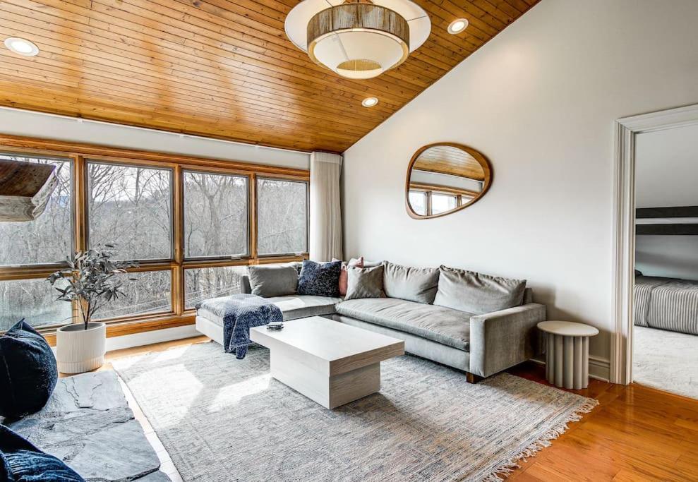 Lux Retro Getaway W/ Ober & Smoky Mtn Views! Villa Gatlinburg Ngoại thất bức ảnh