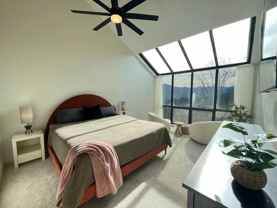 Lux Retro Getaway W/ Ober & Smoky Mtn Views! Villa Gatlinburg Ngoại thất bức ảnh
