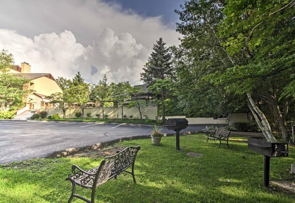 Lux Retro Getaway W/ Ober & Smoky Mtn Views! Villa Gatlinburg Ngoại thất bức ảnh