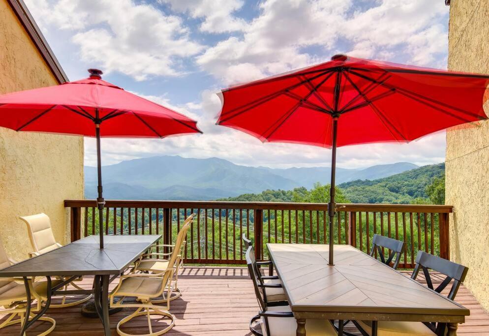 Lux Retro Getaway W/ Ober & Smoky Mtn Views! Villa Gatlinburg Ngoại thất bức ảnh